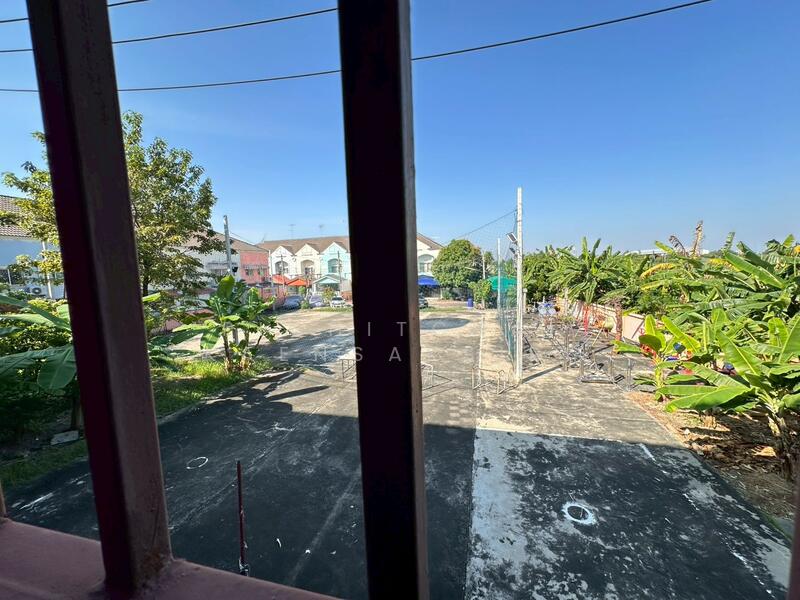 Three-and-a-half-story commercial building for sale, located opposite the Land Department in Khlong, Pathum Thani, Khlong Nung, Khlong Luang, Pathum Thani, 3 Bedrooms, 180 sqm, Townhouse For Sale, by Pichitchai Kaensaksiri, 500147336 - DDproperty.com