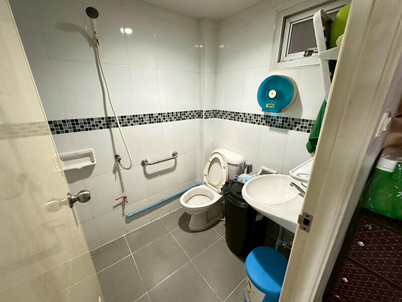 Three-and-a-half-story commercial building for sale, located opposite the Land Department in Khlong, Pathum Thani, Khlong Nung, Khlong Luang, Pathum Thani, 3 Bedrooms, 180 sqm, Townhouse For Sale, by Pichitchai Kaensaksiri, 500147336 - DDproperty.com