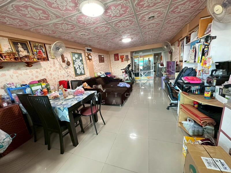 Three-and-a-half-story commercial building for sale, located opposite the Land Department in Khlong, Pathum Thani, Khlong Nung, Khlong Luang, Pathum Thani, 3 Bedrooms, 180 sqm, Townhouse For Sale, by Pichitchai Kaensaksiri, 500147336 - DDproperty.com