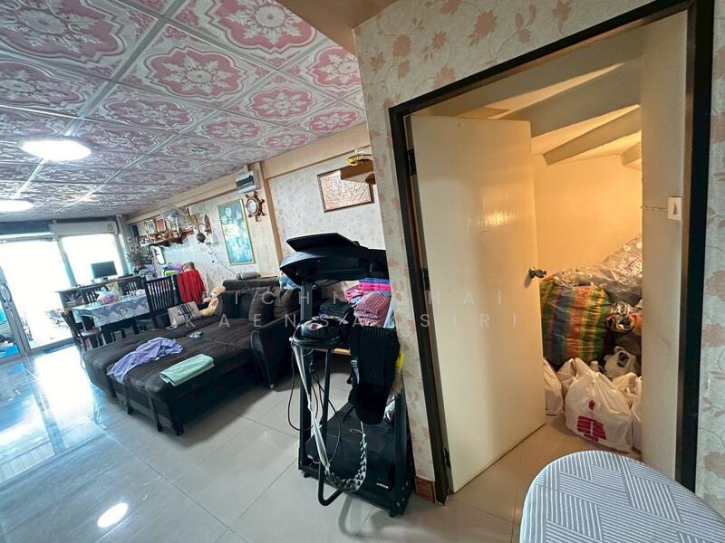 Three-and-a-half-story commercial building for sale, located opposite the Land Department in Khlong, Pathum Thani, Khlong Nung, Khlong Luang, Pathum Thani, 3 Bedrooms, 180 sqm, Townhouse For Sale, by Pichitchai Kaensaksiri, 500147336 - DDproperty.com