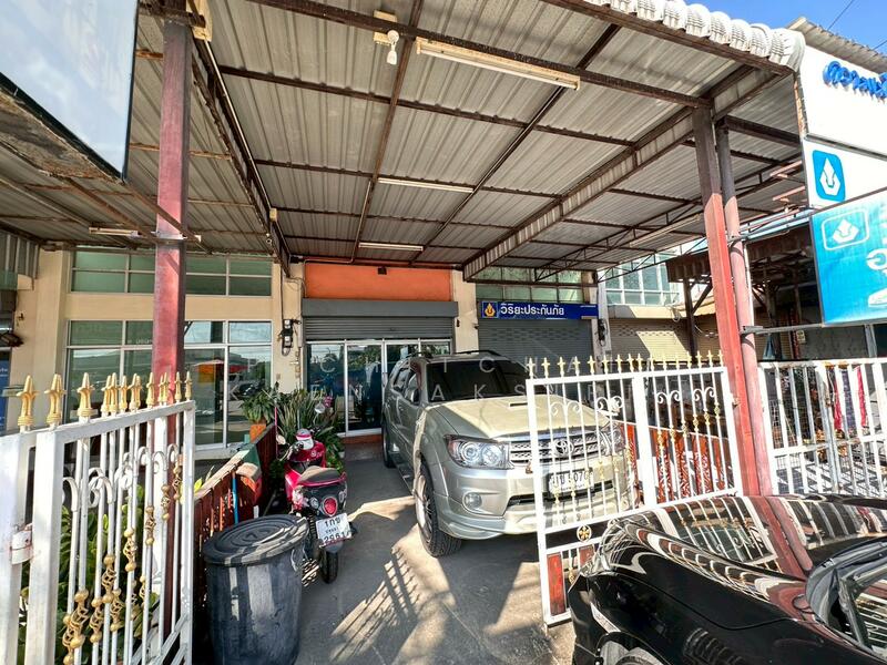 Three-and-a-half-story commercial building for sale, located opposite the Land Department in Khlong, Pathum Thani, Khlong Nung, Khlong Luang, Pathum Thani, 3 Bedrooms, 180 sqm, Townhouse For Sale, by Pichitchai Kaensaksiri, 500147336 - DDproperty.com