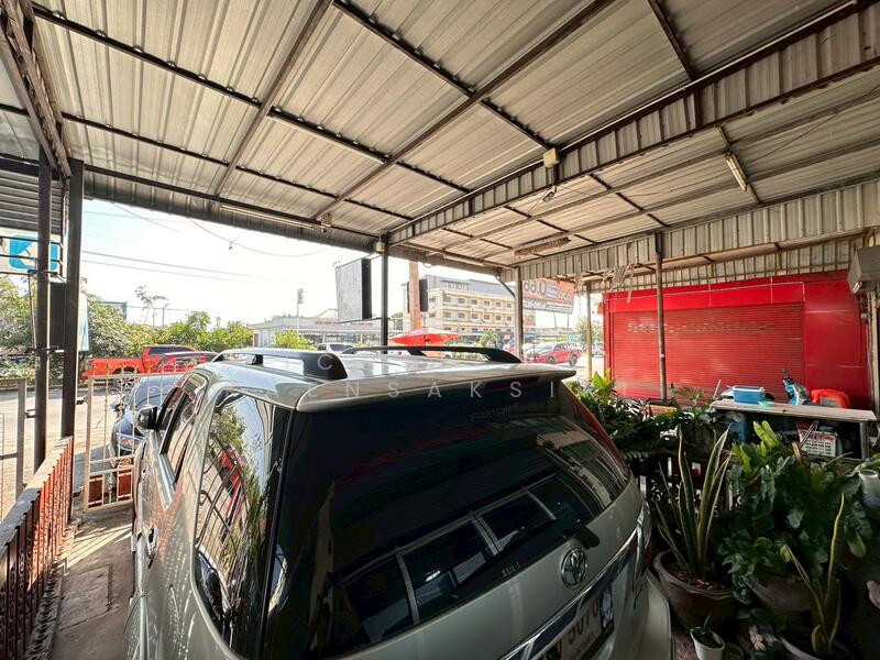 Three-and-a-half-story commercial building for sale, located opposite the Land Department in Khlong, Pathum Thani, Khlong Nung, Khlong Luang, Pathum Thani, 3 Bedrooms, 180 sqm, Townhouse For Sale, by Pichitchai Kaensaksiri, 500147336 - DDproperty.com
