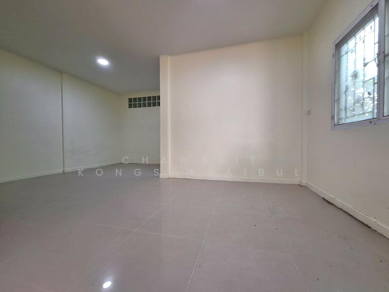 For Sale: 2-story Townhouse, Thanyakan Village, Soi Ekachai 30, Bangkok, กัลปพฤกษ์, Bangkhuntien, Chom Thong, Bangkok, 3 Bedrooms, 120 sqm, Townhouse For Sale, by CHAWALIT KONGSAKPAIBUL, 500147345 - DDproperty.com