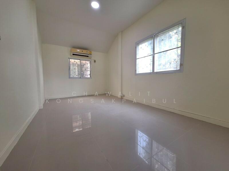 For Sale: 2-story Townhouse, Thanyakan Village, Soi Ekachai 30, Bangkok, กัลปพฤกษ์, Bangkhuntien, Chom Thong, Bangkok, 3 Bedrooms, 120 sqm, Townhouse For Sale, by CHAWALIT KONGSAKPAIBUL, 500147345 - DDproperty.com