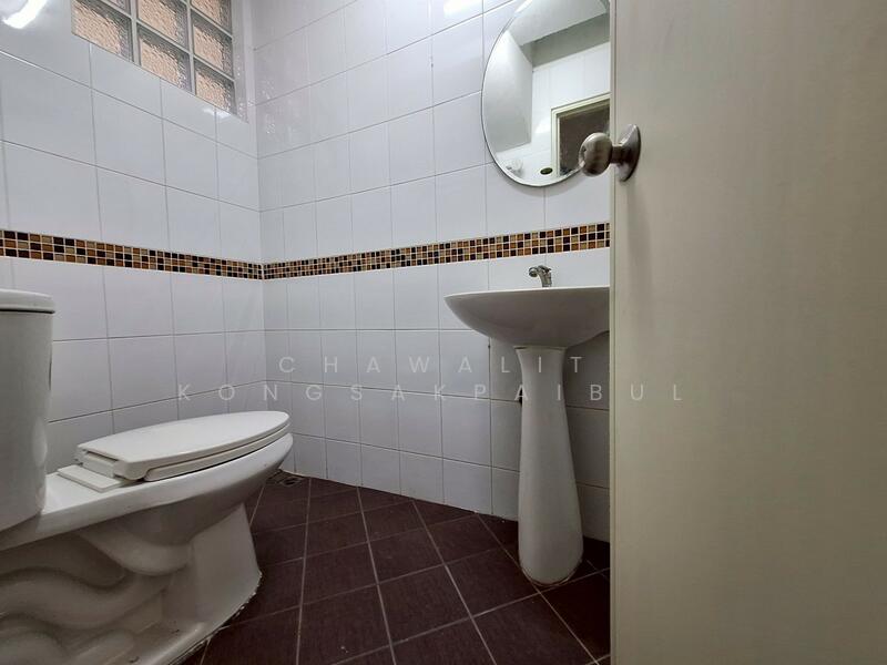 For Sale: 2-story Townhouse, Thanyakan Village, Soi Ekachai 30, Bangkok, กัลปพฤกษ์, Bangkhuntien, Chom Thong, Bangkok, 3 Bedrooms, 120 sqm, Townhouse For Sale, by CHAWALIT KONGSAKPAIBUL, 500147345 - DDproperty.com