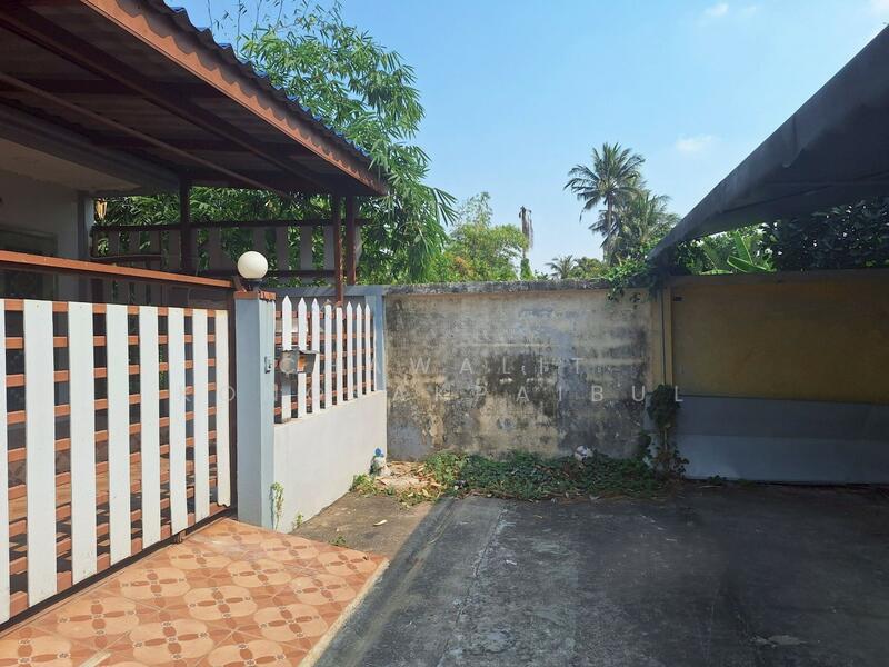 For Sale: 2-story Townhouse, Thanyakan Village, Soi Ekachai 30, Bangkok, กัลปพฤกษ์, Bangkhuntien, Chom Thong, Bangkok, 3 Bedrooms, 120 sqm, Townhouse For Sale, by CHAWALIT KONGSAKPAIBUL, 500147345 - DDproperty.com