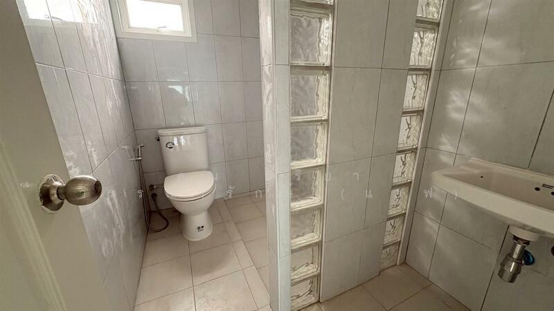 อาคารพาณิชย์ 3.5 ชั้น 20 ตร.ว. อาคารพาณิชย์ ซอยคลองลำเจียก3 ถนนคลองลำเจียก, Bangkok, Khlong Kum, Bueng Kum, Bangkok, , 100 sqm, Shophouse For Sale, by คุณ กิริยา วรรณารักษ์ (แอฟ), 500147432 - DDproperty.com