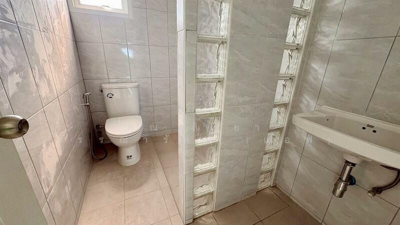 อาคารพาณิชย์ 3.5 ชั้น 20 ตร.ว. อาคารพาณิชย์ ซอยคลองลำเจียก3 ถนนคลองลำเจียก, Bangkok, Khlong Kum, Bueng Kum, Bangkok, , 100 sqm, Shophouse For Sale, by คุณ กิริยา วรรณารักษ์ (แอฟ), 500147432 - DDproperty.com