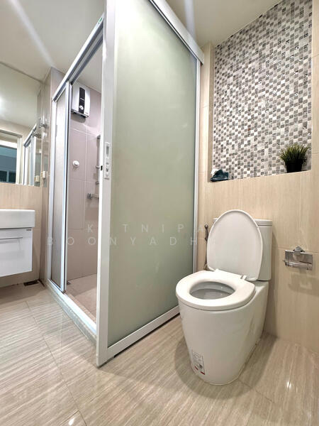 Life Ratchadapisek, Bangkok, 279 Ratchadapisaek Road, Huai Khwang, Huai Khwang, Bangkok, 2 Bedrooms, 46 sqm, Condo For Sale, by Kitnipat Boonyadhammakul, 500147450 - DDproperty.com