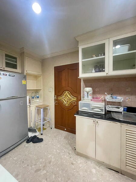 ขาย - First Tower : เฟิร์สทาวเวอร์, กรุงเทพ