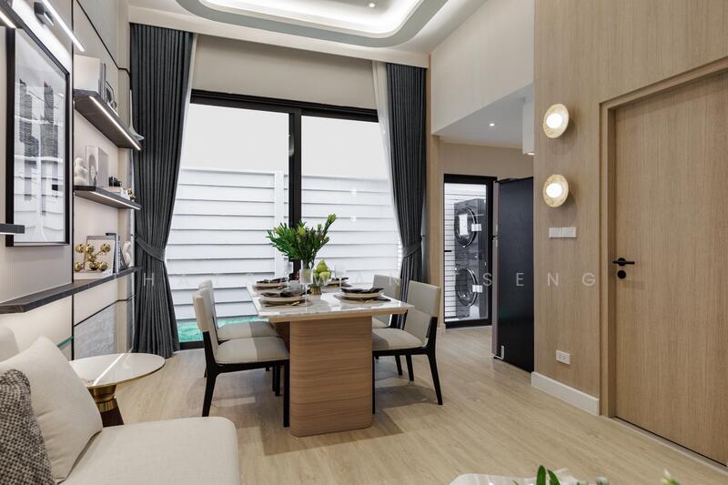 Luxury townhome Forrest Ratchada 18 3.5 - Story townhome for sale on 15.9 millions baths ! Good deal, Bangkok, รัชดา 18, Samsen Nok, Huai Khwang, Bangkok, 3 Bedrooms, 206 sqm, Townhouse For Sale, by Thatsawan Tseng, 500147484 - DDproperty.com