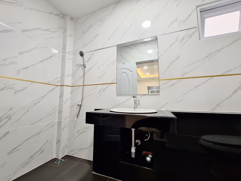 Baan Burirom Rangsit – Klong 4 : บ้านบุรีรมย์ รังสิต – คลอง 4, ปทุมธานี, 59 หมู่ 6, ลาดสวาย, ลำลูกกา, ปทุมธานี, 148 ตร.ม., บ้านแฝด ขาย, โดย ภัทรนัน อิศรางกูร ณ อยุธยา, 500147676 - DDproperty.com