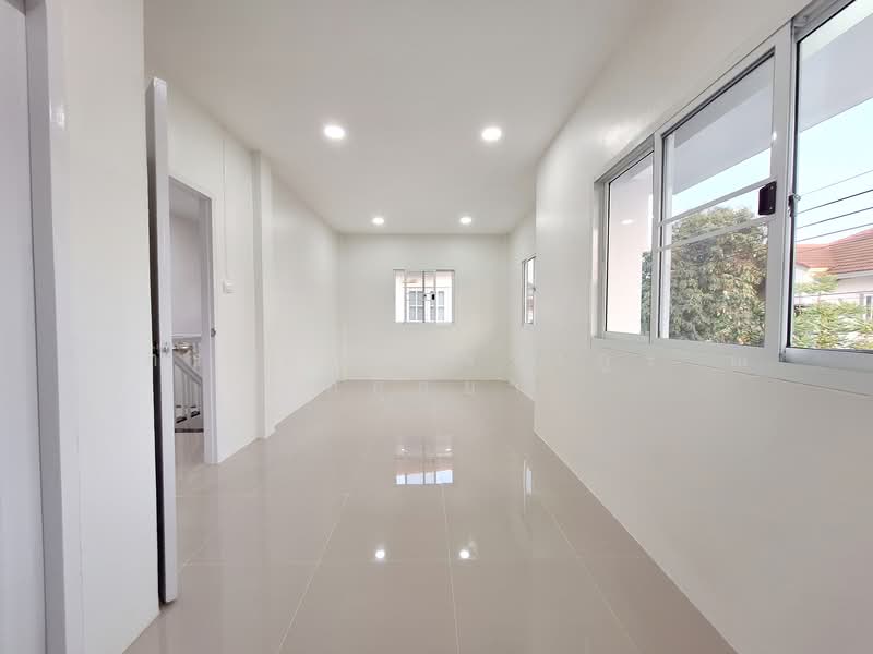 Baan Burirom Rangsit – Klong 4 : บ้านบุรีรมย์ รังสิต – คลอง 4, ปทุมธานี, 59 หมู่ 6, ลาดสวาย, ลำลูกกา, ปทุมธานี, 148 ตร.ม., บ้านแฝด ขาย, โดย ภัทรนัน อิศรางกูร ณ อยุธยา, 500147676 - DDproperty.com