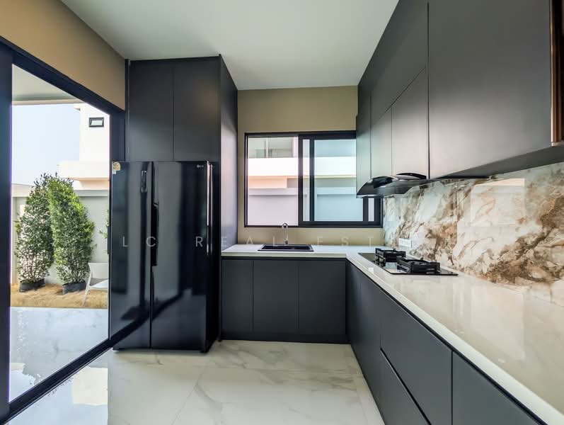 Luxury 5 bedroom Villa for Sale in East Pattaya, Chon Buri (Pattaya), Bang Lamung, Bang Lamung (Pattaya), Chon Buri (Pattaya), 5 Bedrooms, 418 sqm, Villa For Sale, by PLC Real Estate, 500147715 - DDproperty.com