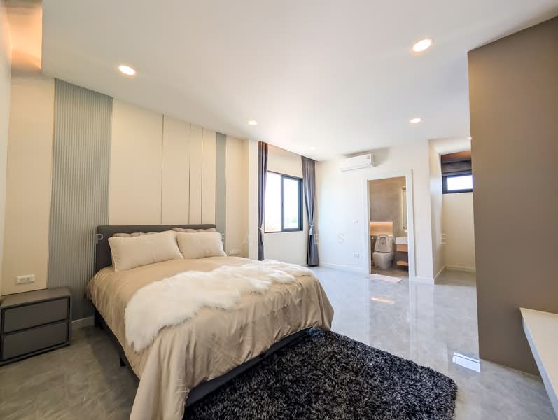 Luxury 5 bedroom Villa for Sale in East Pattaya, Chon Buri (Pattaya), Bang Lamung, Bang Lamung (Pattaya), Chon Buri (Pattaya), 5 Bedrooms, 418 sqm, Villa For Sale, by PLC Real Estate, 500147715 - DDproperty.com