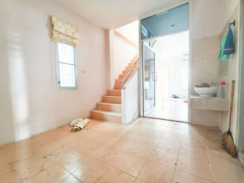 หมู่บ้านนาราทิพย์ กระทุ่มแบน, Samut Sakhon, Khlong Madua, Krathum Baen, Samut Sakhon, 2 Bedrooms, 93 sqm, Townhouse For Sale, by The Best Property แอน, 500147758 - DDproperty.com