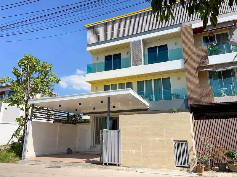 Luxury townhome for sale in South Pattaya, with integrated home office., Chon Buri (Pattaya), Nong Pru, Bang Lamung (Pattaya), Chon Buri (Pattaya), 5 Bedrooms, 468 sqm, Townhouse For Sale, by A House Property Co.,Ltd., 500147765 - DDproperty.com