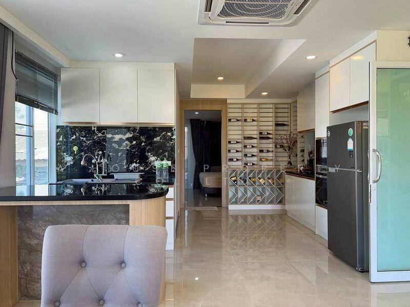 Luxury townhome for sale in South Pattaya, with integrated home office., Chon Buri (Pattaya), Nong Pru, Bang Lamung (Pattaya), Chon Buri (Pattaya), 5 Bedrooms, 468 sqm, Townhouse For Sale, by A House Property Co.,Ltd., 500147765 - DDproperty.com