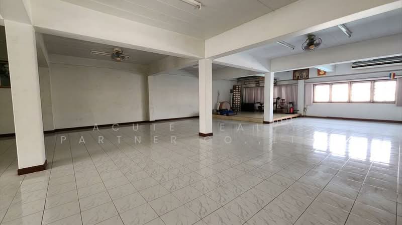 5-Storey Building for Rent – Spacious, Multi-Purpose Use, Soi Phueng Mi 30, Bangkok, Bang Chak, Phra Khanong, Bangkok, , 1,000 sqm, Shophouse For Rent, by Acute Realty Partner Co.,Ltd., 500147841 - DDproperty.com