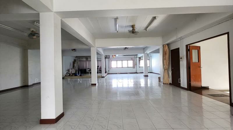 5-Storey Building for Rent – Spacious, Multi-Purpose Use, Soi Phueng Mi 30, Bangkok, Bang Chak, Phra Khanong, Bangkok, , 1,000 sqm, Shophouse For Rent, by Acute Realty Partner Co.,Ltd., 500147841 - DDproperty.com