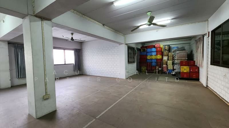 5-Storey Building for Rent – Spacious, Multi-Purpose Use, Soi Phueng Mi 30, Bangkok, Bang Chak, Phra Khanong, Bangkok, , 1,000 sqm, Shophouse For Rent, by Acute Realty Partner Co.,Ltd., 500147841 - DDproperty.com