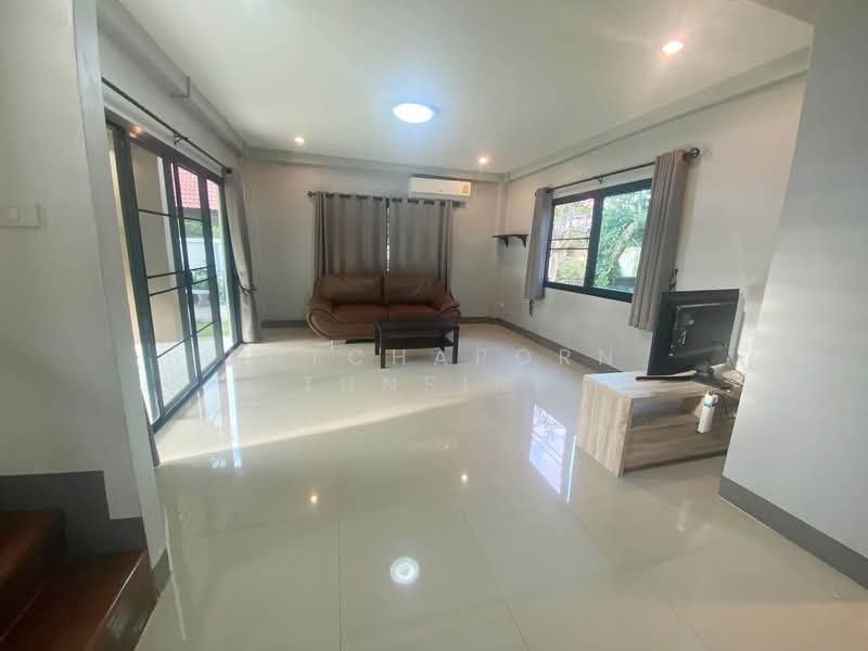 บ้านใจกลางเมือง ให้เช่า – ใกล้ 89 พลาซ่า เพียง 5 นาที ค่าเช่า 24,000 บาท / เดือน รหัสทรัพย์ : No.15H, Chiang Mai, Nong Hoi, Muang Chiang Mai, Chiang Mai, 3 Bedrooms, 200 sqm, Single Detached House For Rent, by Rutchaporn Tunsiri, 500147999 - DDproperty.com