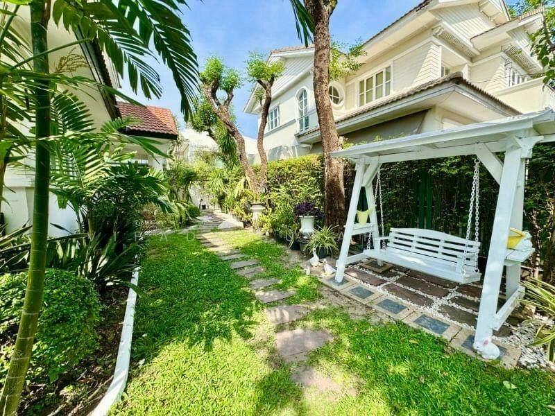 Nantawan Sukhumvit 77, Bangkok, Sukhumvit 77 (On Nut 44), Bang Chak, Phra Khanong, Bangkok, 4 Bedrooms, 250 sqm, Single Detached House For Rent, by Vipada Supaporn, 500148067 - DDproperty.com