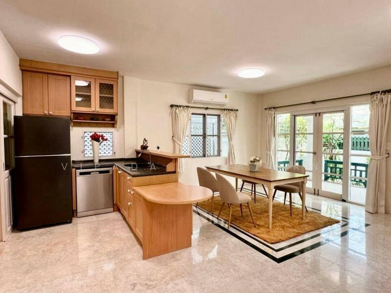 Nantawan Sukhumvit 77, Bangkok, Sukhumvit 77 (On Nut 44), Bang Chak, Phra Khanong, Bangkok, 4 Bedrooms, 250 sqm, Single Detached House For Rent, by Vipada Supaporn, 500148067 - DDproperty.com