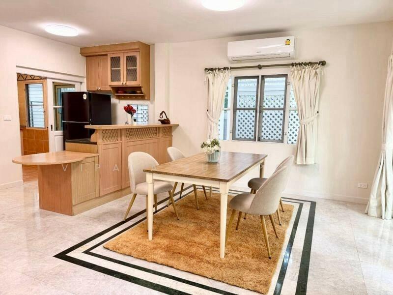 Nantawan Sukhumvit 77, Bangkok, Sukhumvit 77 (On Nut 44), Bang Chak, Phra Khanong, Bangkok, 4 Bedrooms, 250 sqm, Single Detached House For Rent, by Vipada Supaporn, 500148067 - DDproperty.com