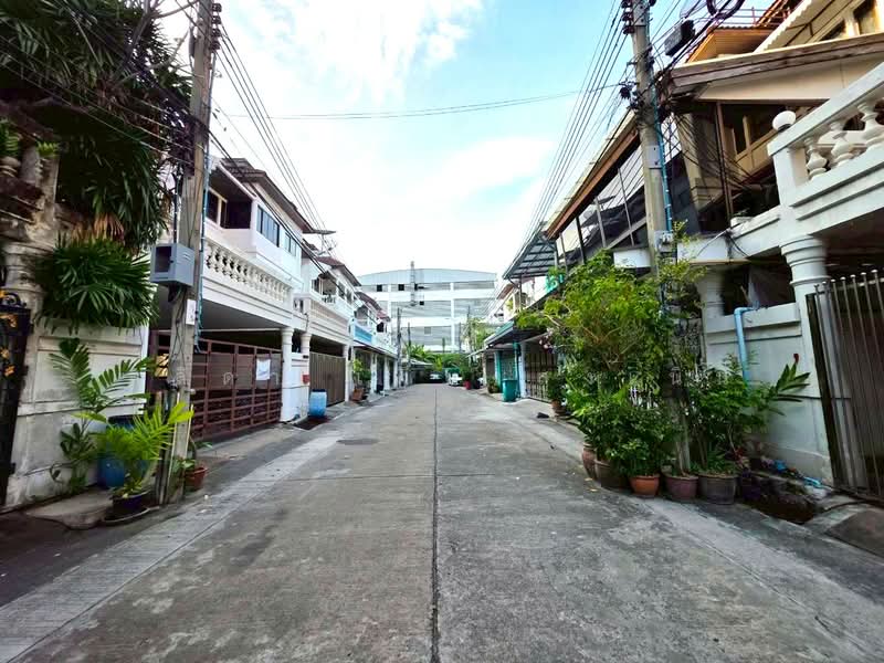 Sri Krung Village Rama 3 : บ้านศรีกรุง พระราม 3, กรุงเทพ, ช่องนนทรี, ยานนาวา, กรุงเทพ, 200 ตร.ม., ทาวน์เฮ้าส์ ขาย, โดย ลลิดา เผียงสูงเนิน, 500148093 - DDproperty.com