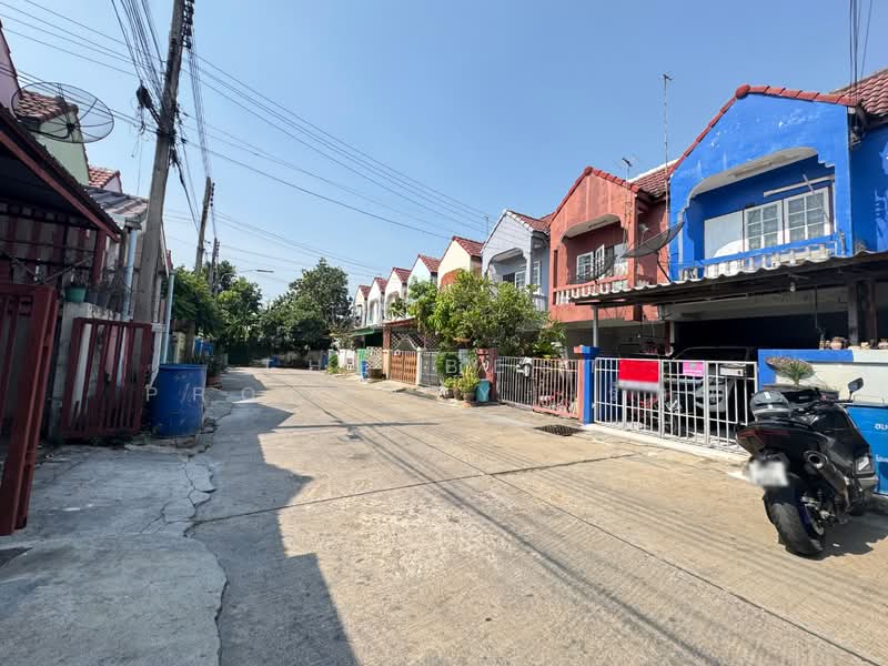 หมู่บ้านบัวแก้ว สามโคก, Pathum Thani, Ban Pa-thum, Sam Khok, Pathum Thani, 3 Bedrooms, 120 sqm, Townhouse For Sale, by The Best Property  รัตน์, 500148177 - DDproperty.com