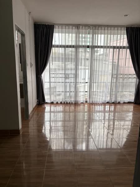 ให้เช่าทาวน์โฮม 3ชั้น ถ.สุขุมวิท44ใกล้รถไฟฟ้า, Bangkok, Bang Chak, Phra Khanong, Bangkok, 5 Bedrooms, 530 sqm, Townhouse For Rent, by ทัณฑิกา แก้วปู่วัด, 500148431 - DDproperty.com