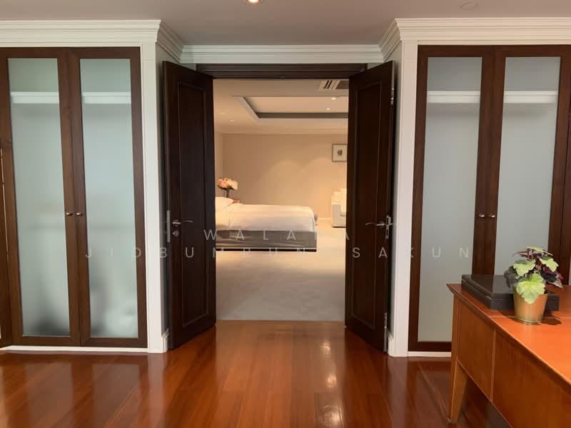 Las Colinas, Bangkok, Sukhumvit 21 Road, Khlongtoei Nua, Watthana, Bangkok, 4 Bedrooms, 700 sqm, Condo For Sale, by Walapa Jidbumrungsakun, 500148515 - DDproperty.com