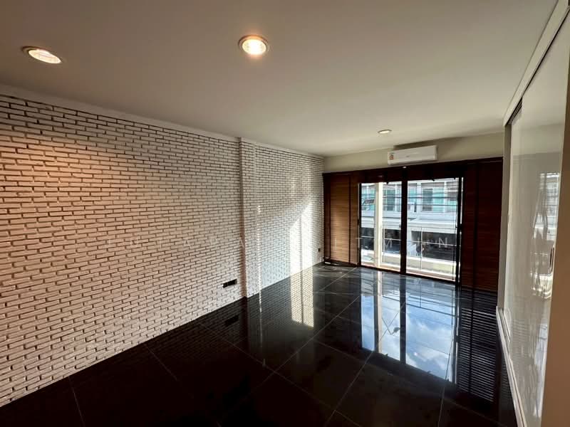 Noble Cube Pattanakarn, Bangkok, Phatthanakan Road, Suan Luang, Suan Luang, Bangkok, 4 Bedrooms, 200 sqm, Townhouse For Rent, by Jutarat Jitmun, 500148543 - DDproperty.com