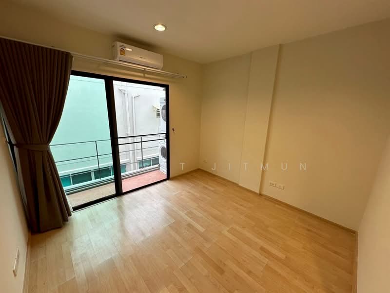 Noble Cube Pattanakarn, Bangkok, Phatthanakan Road, Suan Luang, Suan Luang, Bangkok, 4 Bedrooms, 200 sqm, Townhouse For Rent, by Jutarat Jitmun, 500148543 - DDproperty.com
