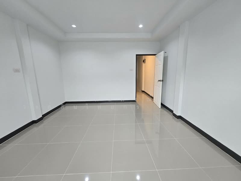 K.C. Ramintra 8, Bangkok, Hathairat Road, Sam Wa Tawan Tok, Khlong Sam Wa, Bangkok, 2 Bedrooms, 80 sqm, Townhouse For Sale, by นภัสศรณ์ วงศ์สินไทยกร (นันท์), 500148681 - DDproperty.com