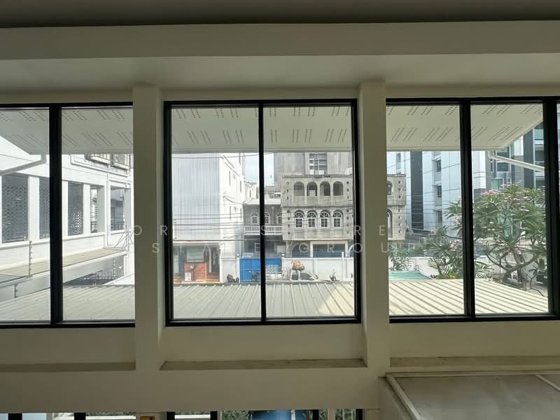 ให้เช่าบ้าน 2 ชั้น เอกมัย 24 สุขุมวิท 63 เหมาะสำหรับ เปิดร้านคาเฟ่, ร้านเสริมสวย, Bangkok, Khlong Tan Nua, Watthana, Bangkok, 2 Bedrooms, 200 sqm, Single Detached House For Rent, by Forty-Six Real Estate Group, 500148718 - DDproperty.com