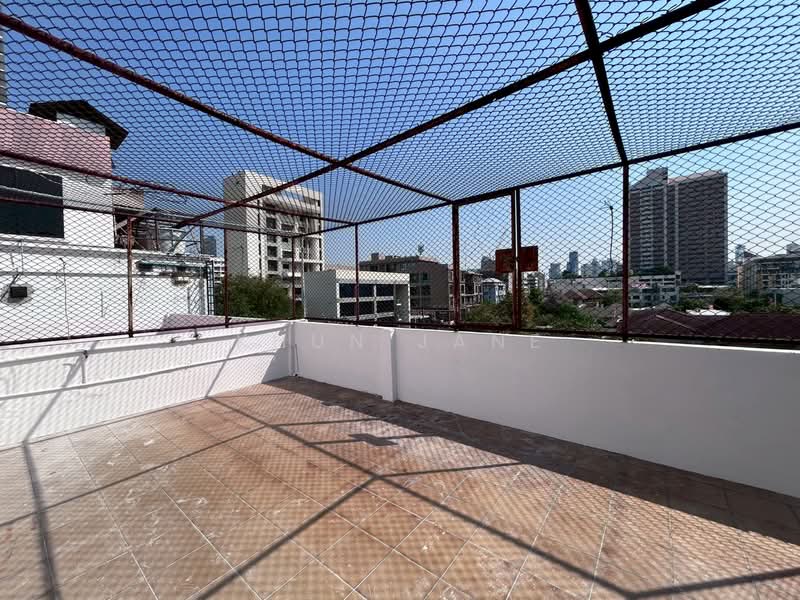 Commercial Building for Rent – Prime Location near BTS Phrom Phong (SPSJP143), Bangkok, สุขุมวิท39, Khlong Tan Nua, Watthana, Bangkok, 5 Bedrooms, 260 sqm, Townhouse For Rent, by Khun Jane, 500148940 - DDproperty.com