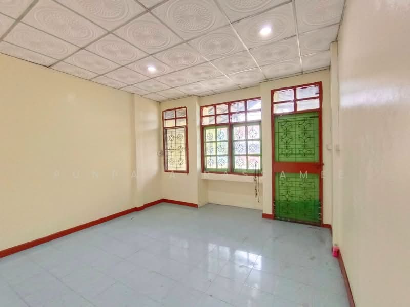 Yu Charoen (Fah Kram) Lam Luk Ka Khlong 2, Pathum Thani, Sema Fa Khram Road, Khu Khot, Lam Luk Ka, Pathum Thani, 2 Bedrooms, 100 sqm, Townhouse For Sale, by Punpapa Rassamee, 500148973 - DDproperty.com