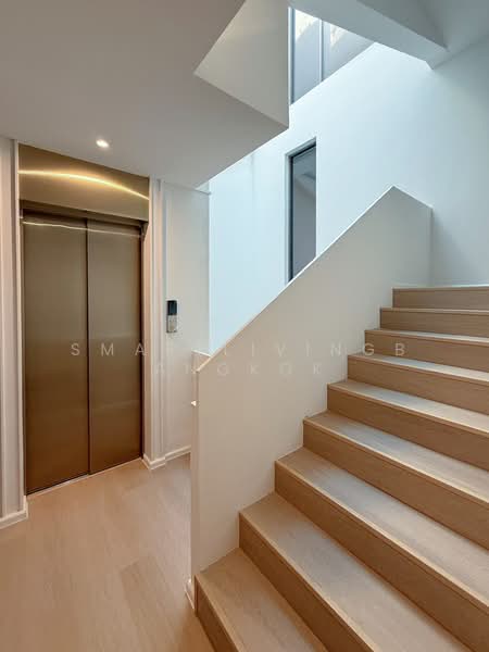 Townhome / Home Office Luxury | ปรีดี 14 (สุขุมวิท 71), Bangkok, Bang Chak, Phra Khanong, Bangkok, 6 Bedrooms, 536 sqm, Townhouse For Sale, by SmartLivingBangkok, 500149050 - DDproperty.com