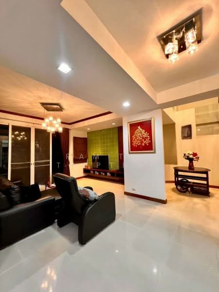 2-BR House, Bangkok, Huai Khwang, Huai Khwang, Bangkok, 2 Bedrooms, 130 sqm, Single Detached House For Rent, by Ramita Theptham, 500149130 - DDproperty.com