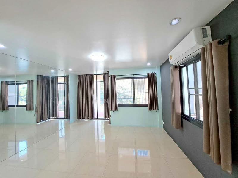 Home office for rent near BTS On Nut (SPSJP142), Bangkok, ซอย สุขุมวิท 83, Bang Chak, Phra Khanong, Bangkok, 3 Bedrooms, 200 sqm, Townhouse For Rent, by Khun Jane, 500149155 - DDproperty.com