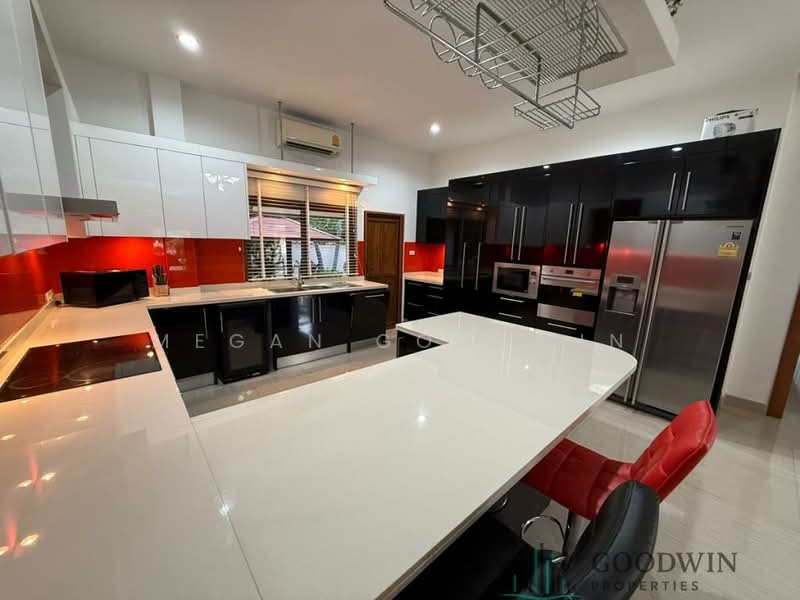 Baan Dusit Pattaya Lake, Chon Buri (Pattaya), Entrance Road, Huai Yai, Bang Lamung (Pattaya), Chon Buri (Pattaya), 5 Bedrooms, 250 sqm, Single Detached House For Sale, by Megan Goodwin, 500149274 - DDproperty.com