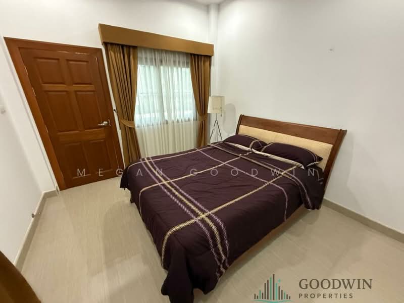 Baan Dusit Pattaya Lake, Chon Buri (Pattaya), Entrance Road, Huai Yai, Bang Lamung (Pattaya), Chon Buri (Pattaya), 5 Bedrooms, 250 sqm, Single Detached House For Sale, by Megan Goodwin, 500149274 - DDproperty.com