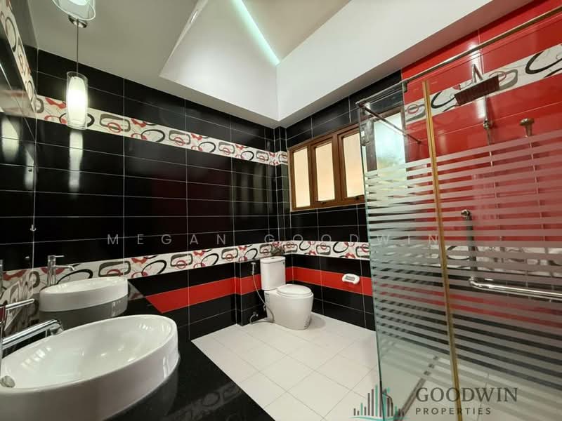 Baan Dusit Pattaya Lake, Chon Buri (Pattaya), Entrance Road, Huai Yai, Bang Lamung (Pattaya), Chon Buri (Pattaya), 5 Bedrooms, 250 sqm, Single Detached House For Sale, by Megan Goodwin, 500149274 - DDproperty.com