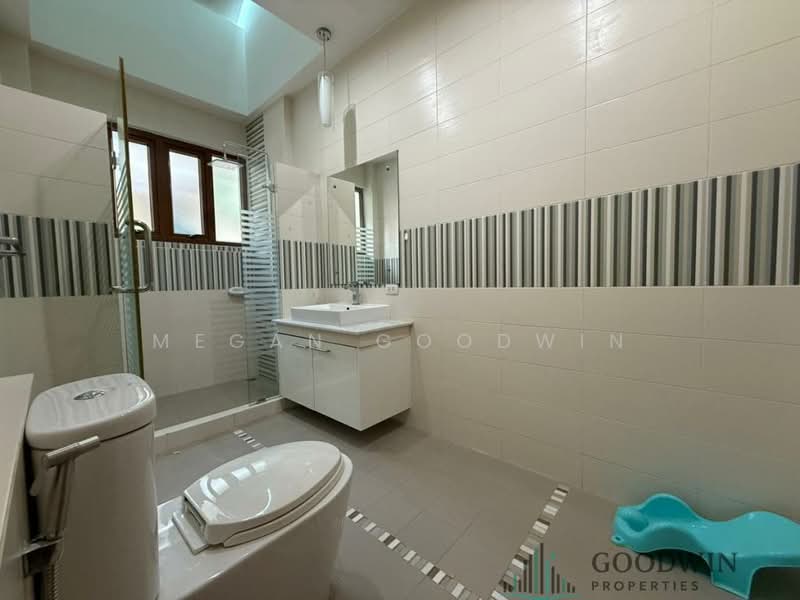 Baan Dusit Pattaya Lake, Chon Buri (Pattaya), Entrance Road, Huai Yai, Bang Lamung (Pattaya), Chon Buri (Pattaya), 5 Bedrooms, 250 sqm, Single Detached House For Sale, by Megan Goodwin, 500149274 - DDproperty.com