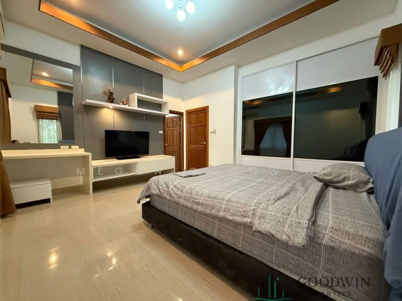 Baan Dusit Pattaya Lake, Chon Buri (Pattaya), Entrance Road, Huai Yai, Bang Lamung (Pattaya), Chon Buri (Pattaya), 5 Bedrooms, 250 sqm, Single Detached House For Sale, by Megan Goodwin, 500149274 - DDproperty.com