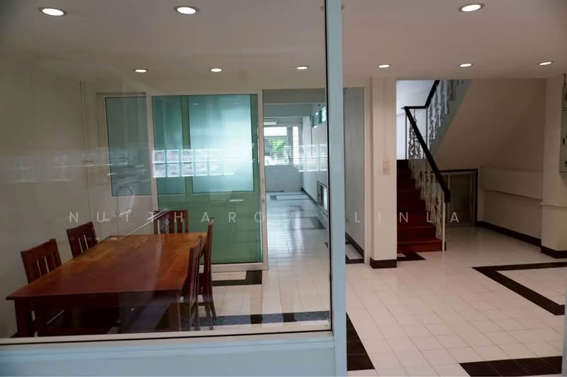 6-BR Townhouse, Bangkok, Phra Kanong Nua, Watthana, Bangkok, 6 Bedrooms, 386 sqm, Townhouse For Sale, by Nuttharom  Linla , 500149325 - DDproperty.com