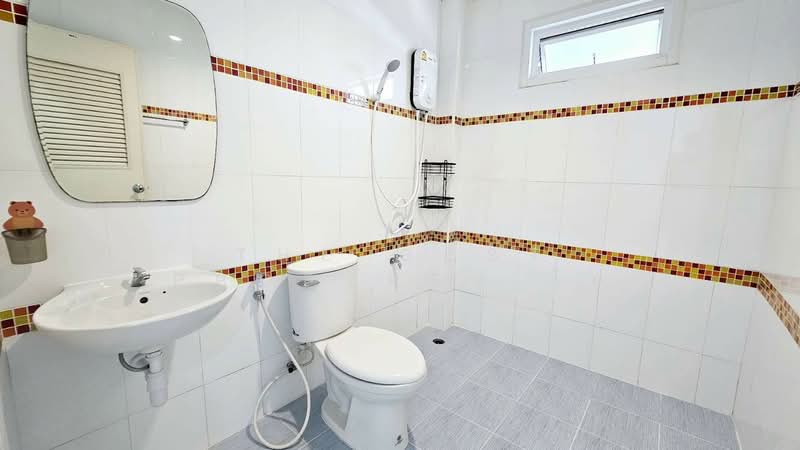 อิ่มอัมพร ค่ายทหารกำแพงเพชรอัครโยธิน, Samut Sakhon, Khlong Madua, Krathum Baen, Samut Sakhon, 4 Bedrooms, 100 sqm, Townhouse For Sale, by The Best Property โม, 500149413 - DDproperty.com