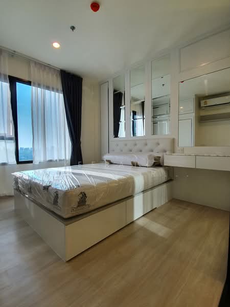 Life Asoke, Bangkok, Asoke-Dindang Road, Bang Kapi, Huai Khwang, Bangkok, 1 Bedroom, 30 sqm, Condo For Rent, by Keerati Wangrujirakul, 500149432 - DDproperty.com